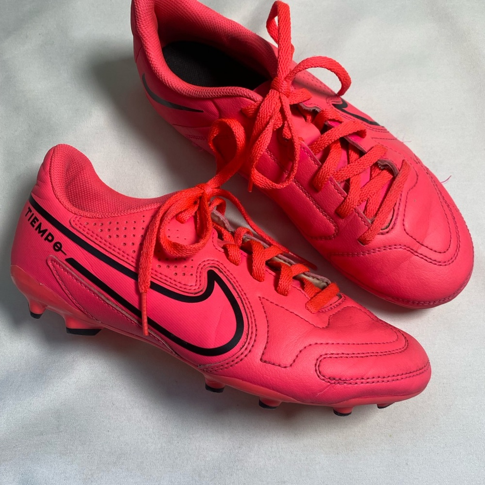 Nike tiempo  legend 9 pink 4.5 soccer cleats